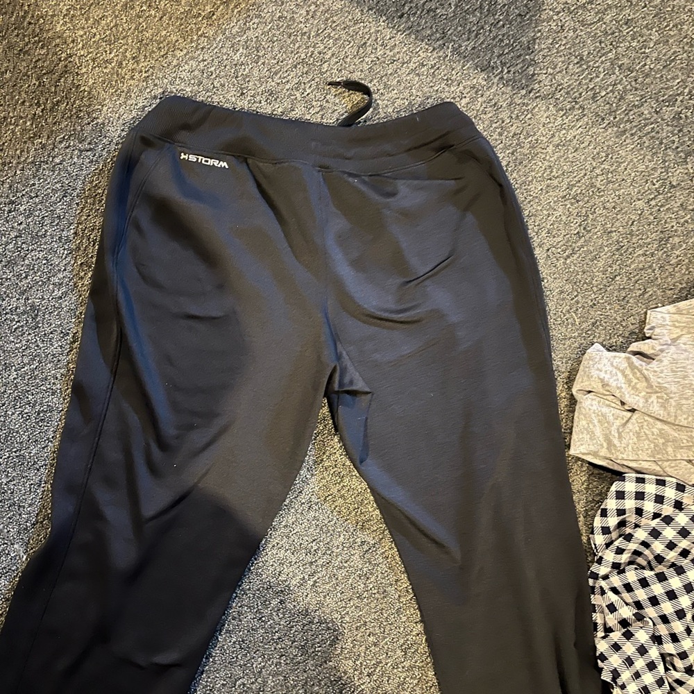 Large Under Armor Sweatpants